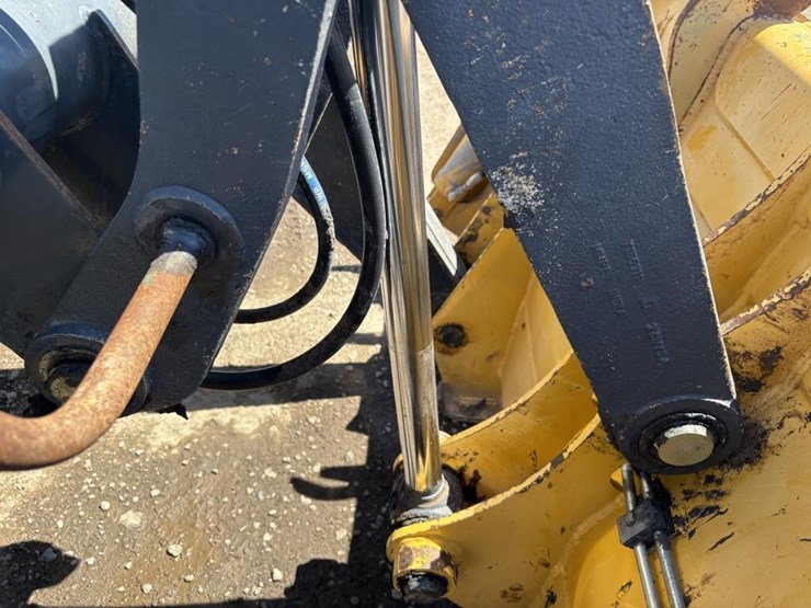 2014-deere-210k-image-14