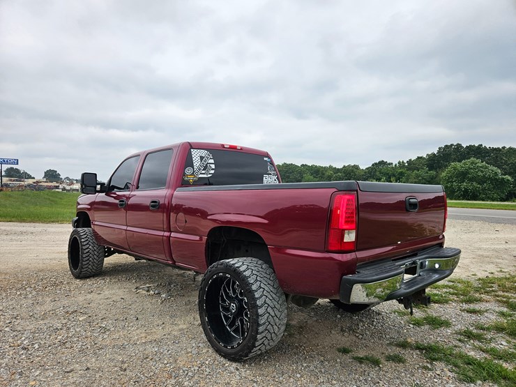 2005-chevrolet-silverado-image-11
