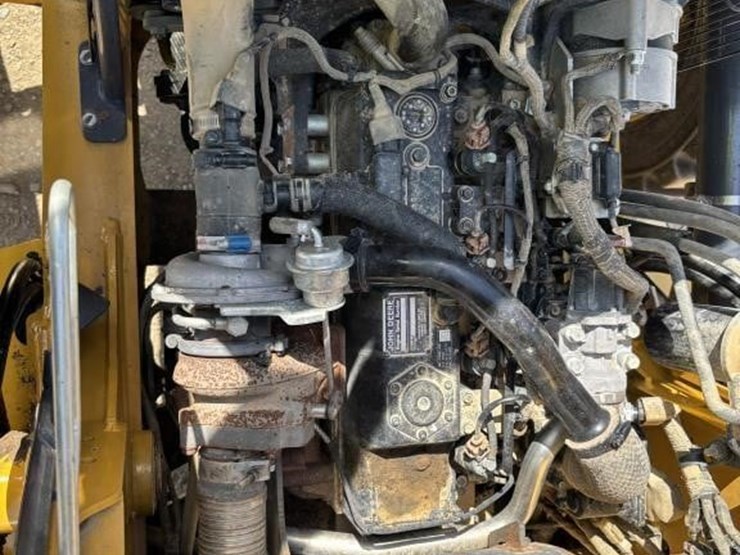 2019-deere-210l-image-43