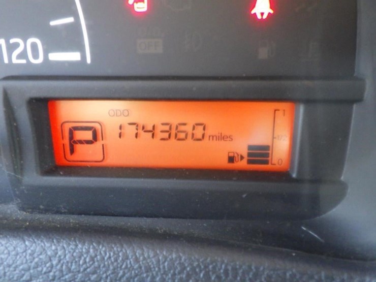 2013-nissan-nv200-image-14