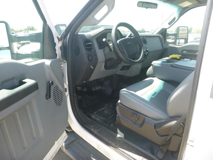 2012-ford-f550-image-12