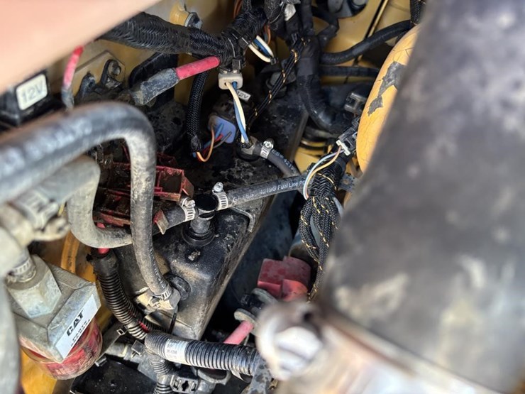 2016-caterpillar-259d-image-40