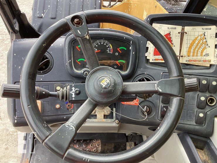 2015-caterpillar-tl1055d-image-13