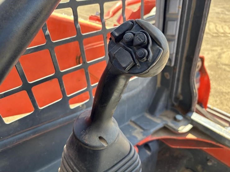 kubota-ssv65-image-22