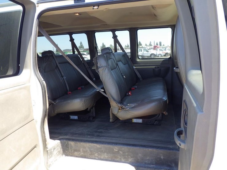 2013-chevrolet-express-3500-image-8