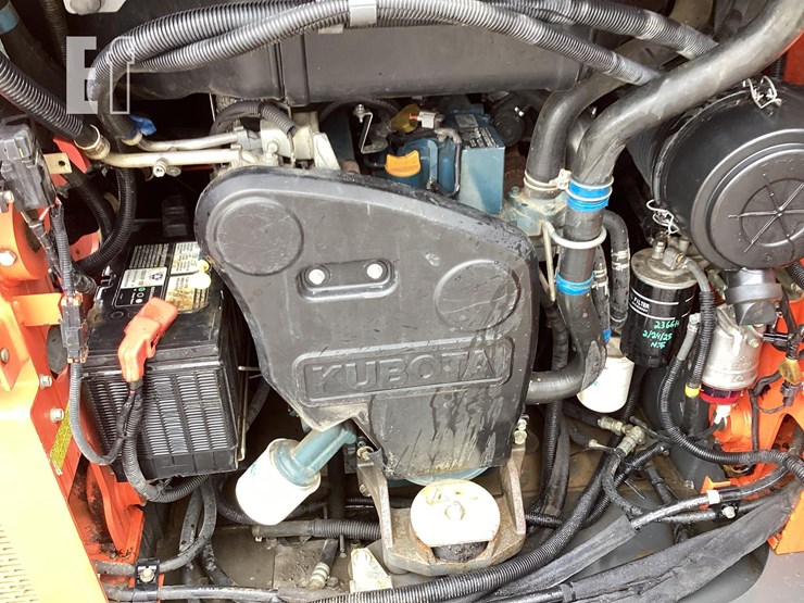 2021-kubota-ssv75-image-12