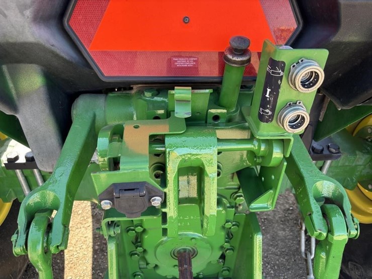 2016-john-deere-5055e-image-11
