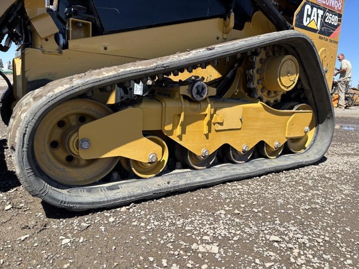 2016-caterpillar-259d-image-15