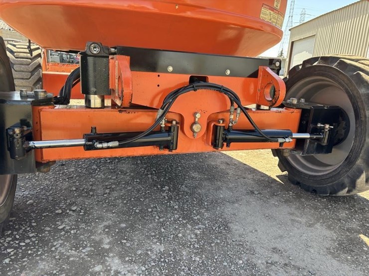 2013-jlg-600aj-image-22