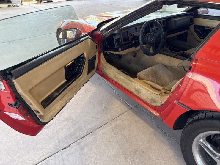 1985-chevrolet-corvette-coupe-image-24