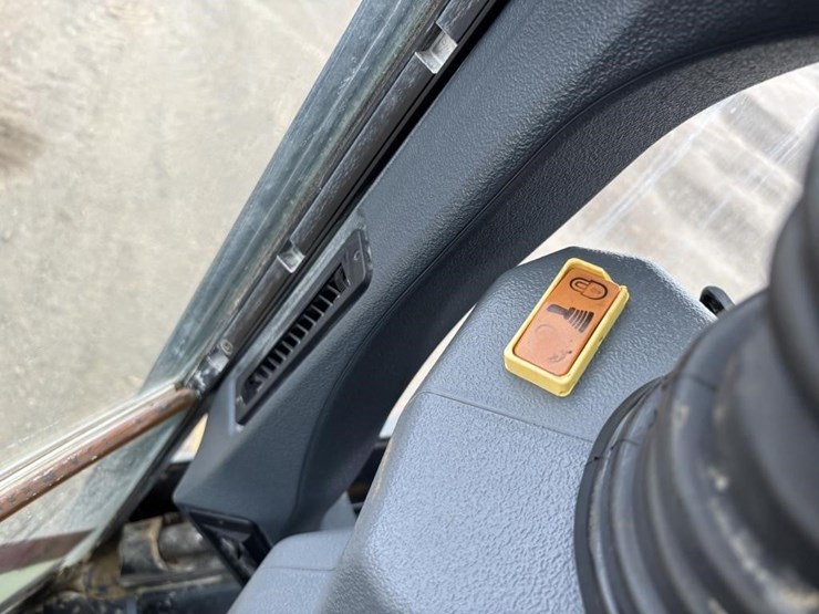 2019-deere-310l-ep-image-46