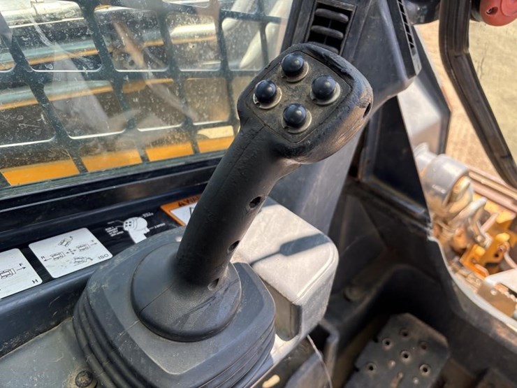 2015-deere-333e-image-21