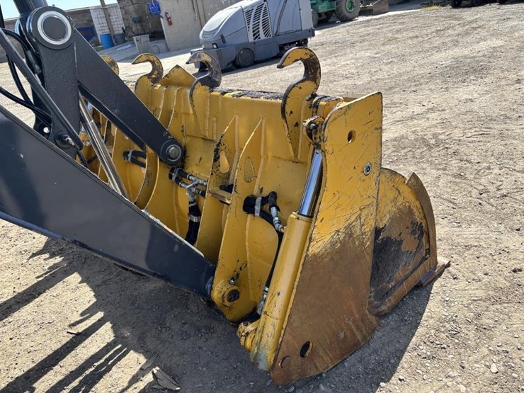 2019-deere-210l-image-11
