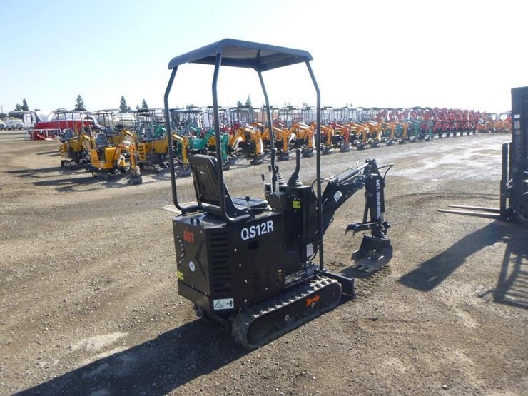 2024-agt-qs12r-hydraulic-excavator-image-3