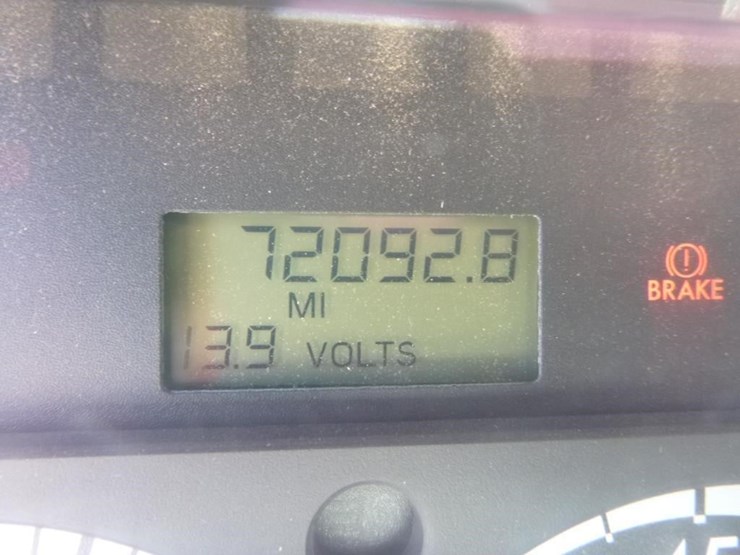 2009-sterling-lt9500-image-24