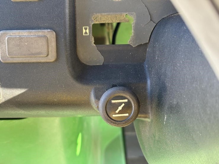 2012-john-deere-gator-image-12