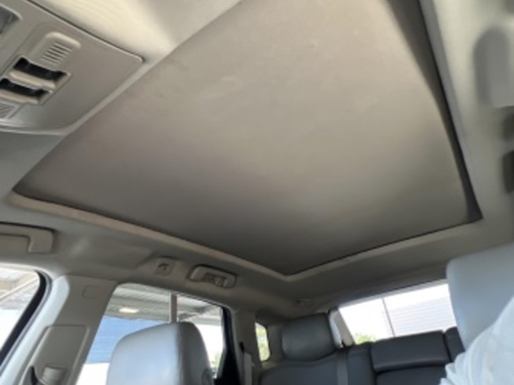 2010-cadillac-srx-image-19