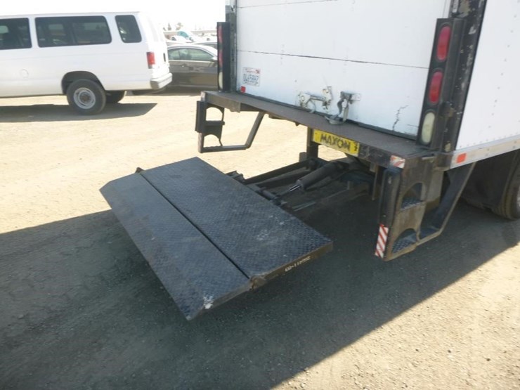 2005-isuzu-npr-image-9