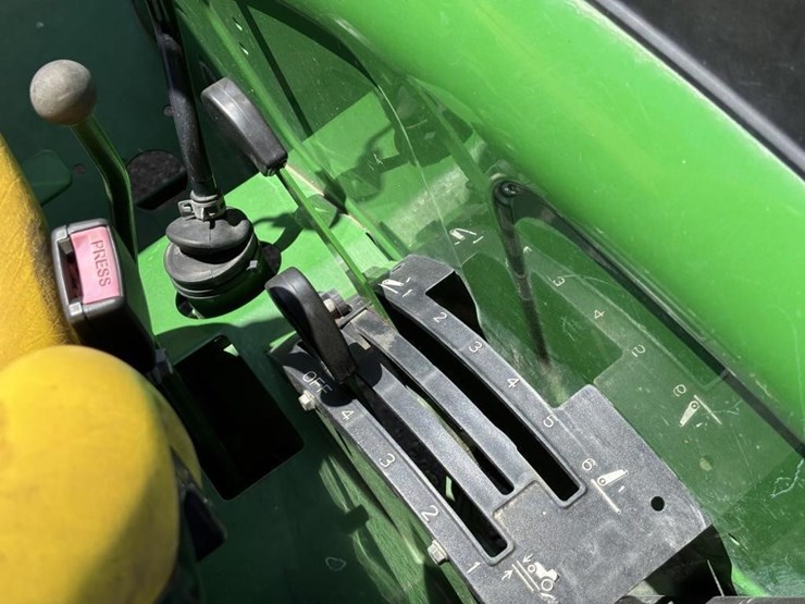 2016-john-deere-5055e-image-29