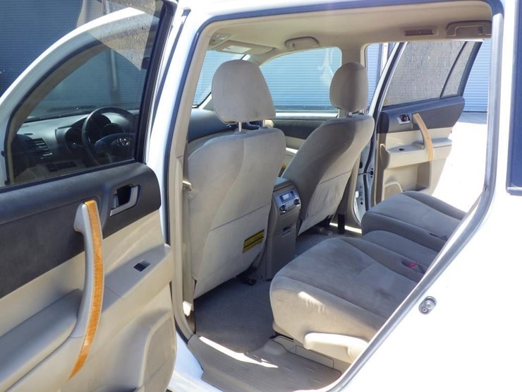 2010-toyota-highlander-image-7