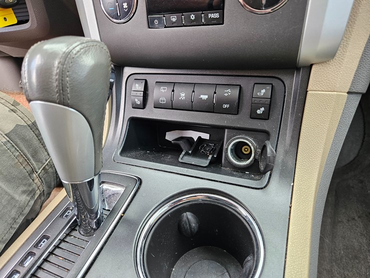 2011-chevrolet-traverse-image-27