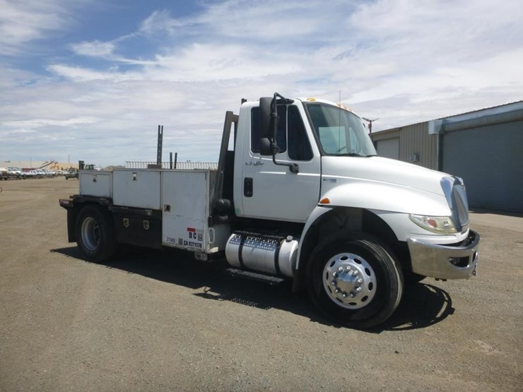 2012-international-durastar-4400-image-2