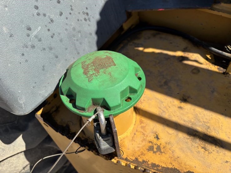 2014-deere-210k-image-51