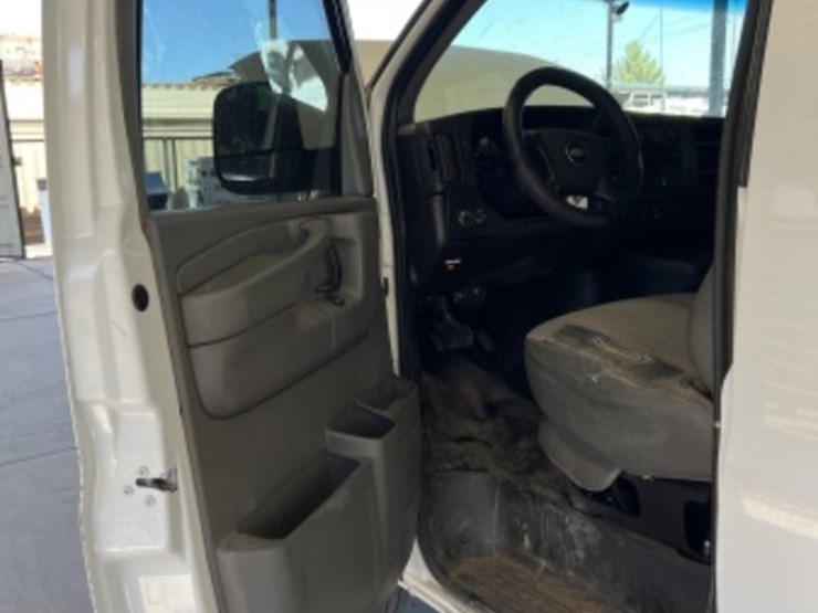 2014-chevrolet-express-2500-image-24
