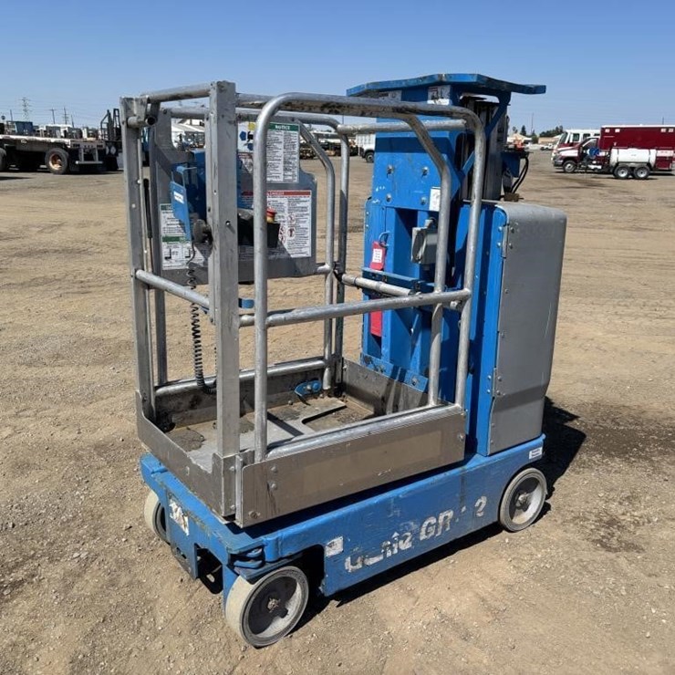 2017 GENIE GR12
