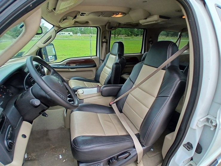 2005-ford-excursion-image-24