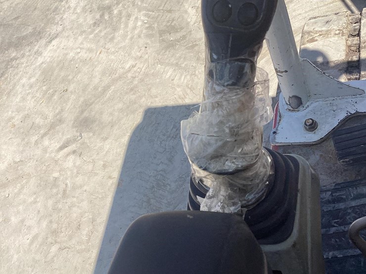 2016-takeuchi-tb260-image-19