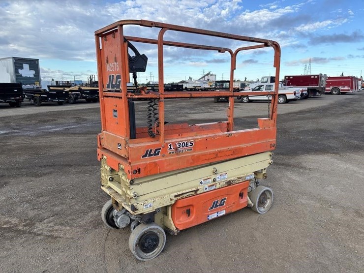 2015-jlg-1930es-image-1