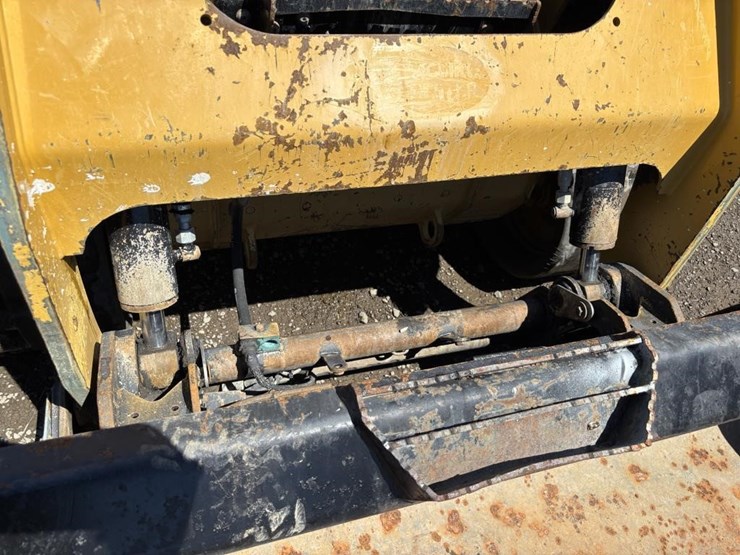 2016-caterpillar-259d-image-13