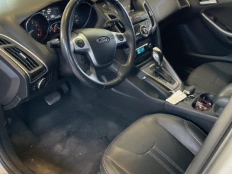 2014-ford-focus-sdn-image-21