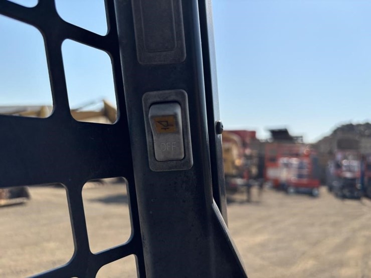 2013-bobcat-s630-image-27