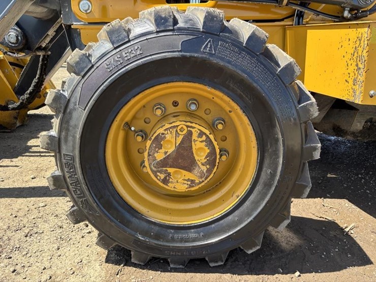 2021-deere-210l-image-23