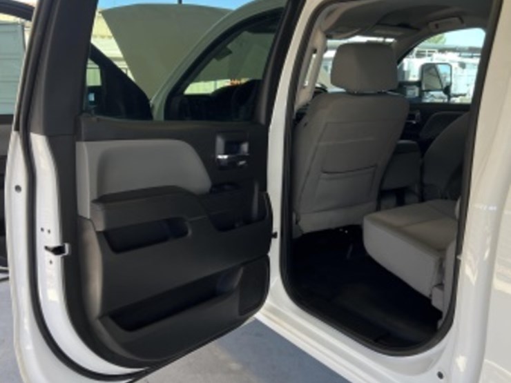 2018-chevrolet-silverado-1500-image-27