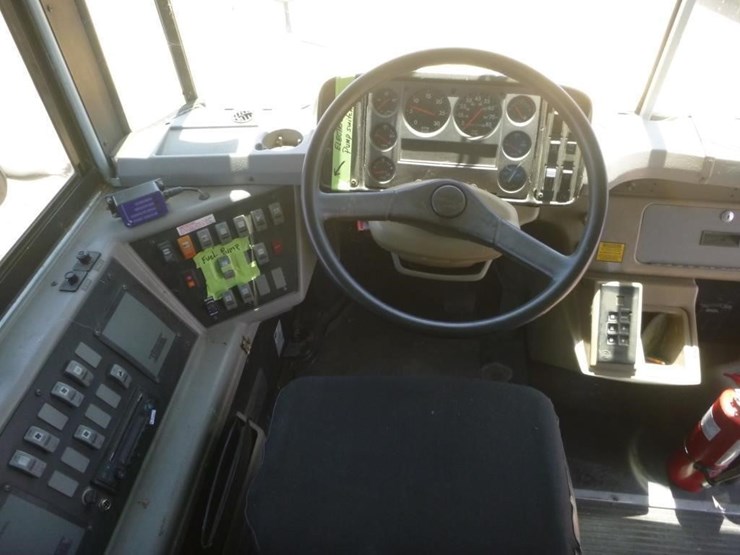 2003-freightliner-fs65-image-11