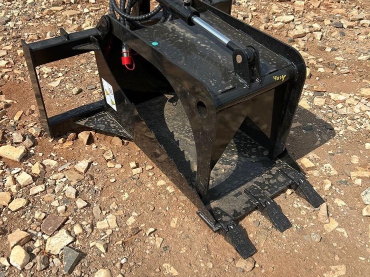 future-skid-steer-hydraulic-stump-grapple-bucket-image-1