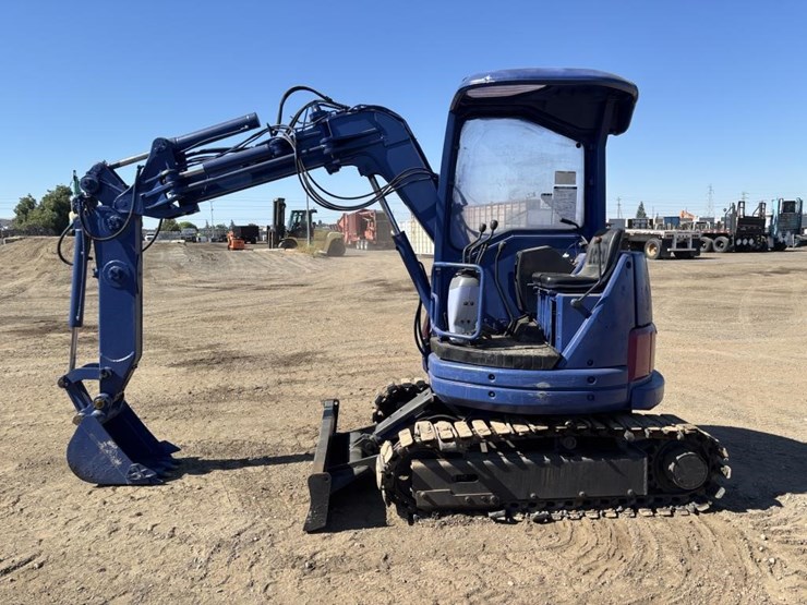 komatsu-pc28uu-image-5