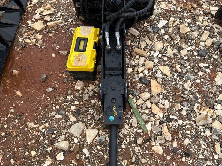 future-mini-skid-steer-hydraulic-hammer-image-1