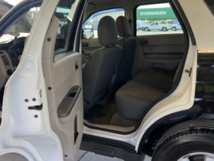 2012-ford-escape-xls-image-23