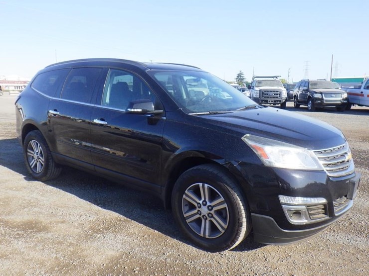2017-chevrolet-traverse-image-2