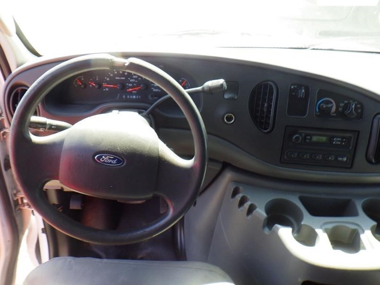 2008-ford-econoline-350-image-8