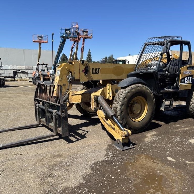 2004 CATERPILLAR TH560B