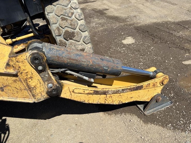 2004-caterpillar-th560b-image-19