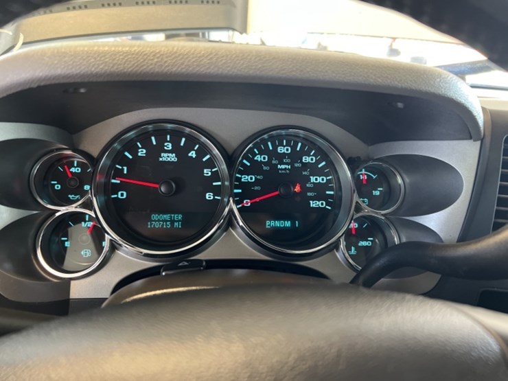 2013-chevrolet-silverado-2500hd-image-17