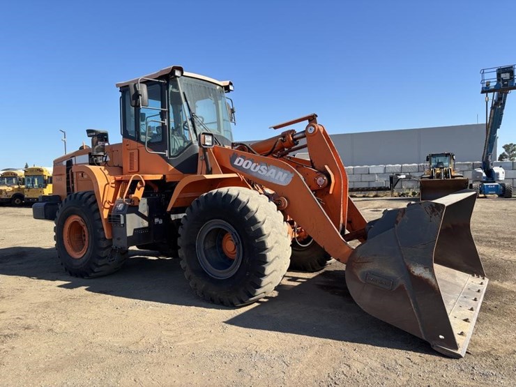 2013-doosan-dl300-3-image-2