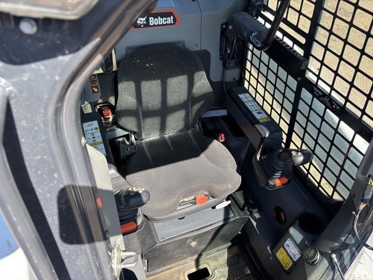 2021-bobcat-t76-image-19