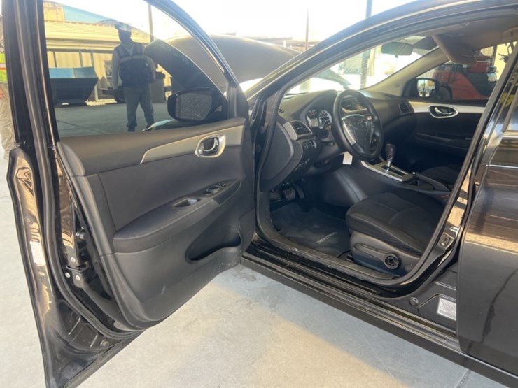 2014-nissan-sentra-sc-sdn-image-22